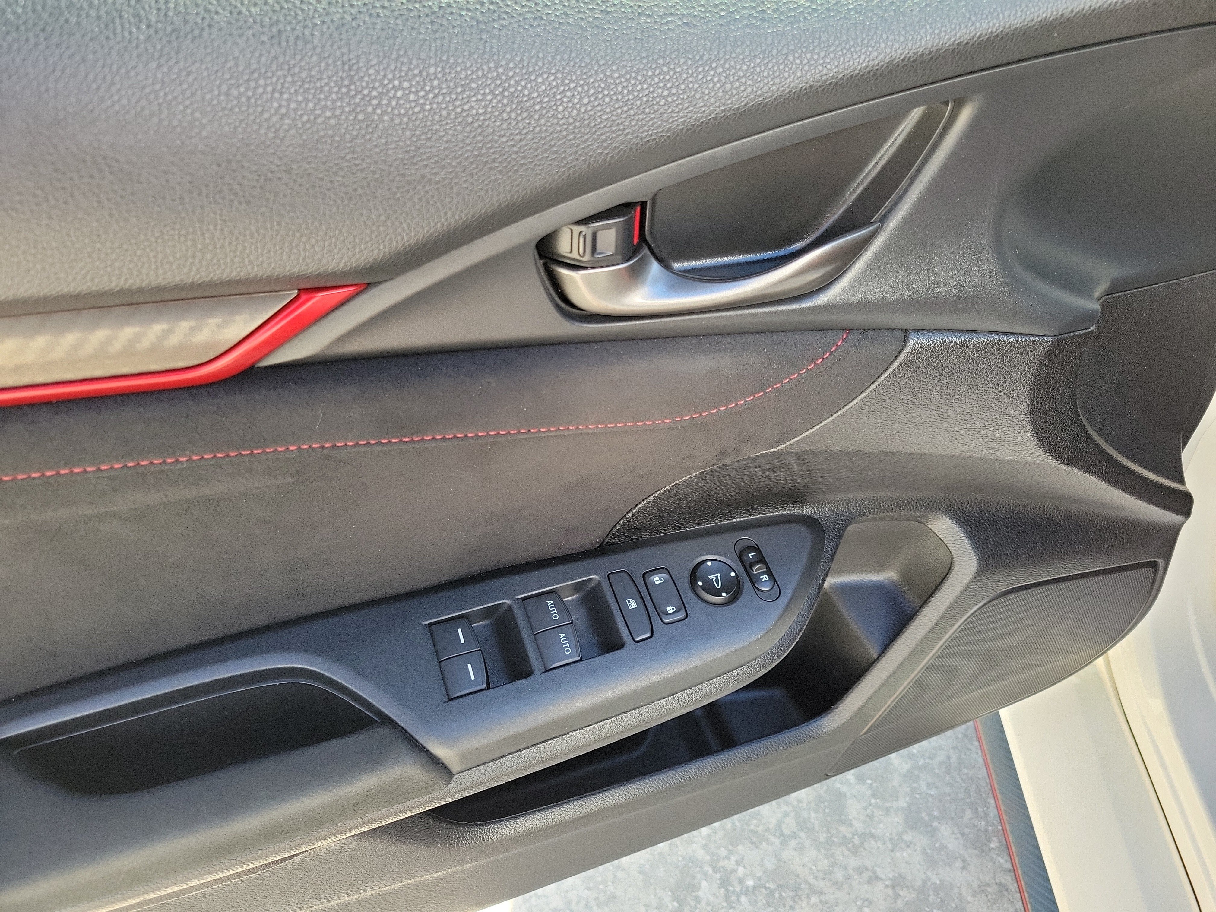 Used 2019 Honda Civic Type R image 11