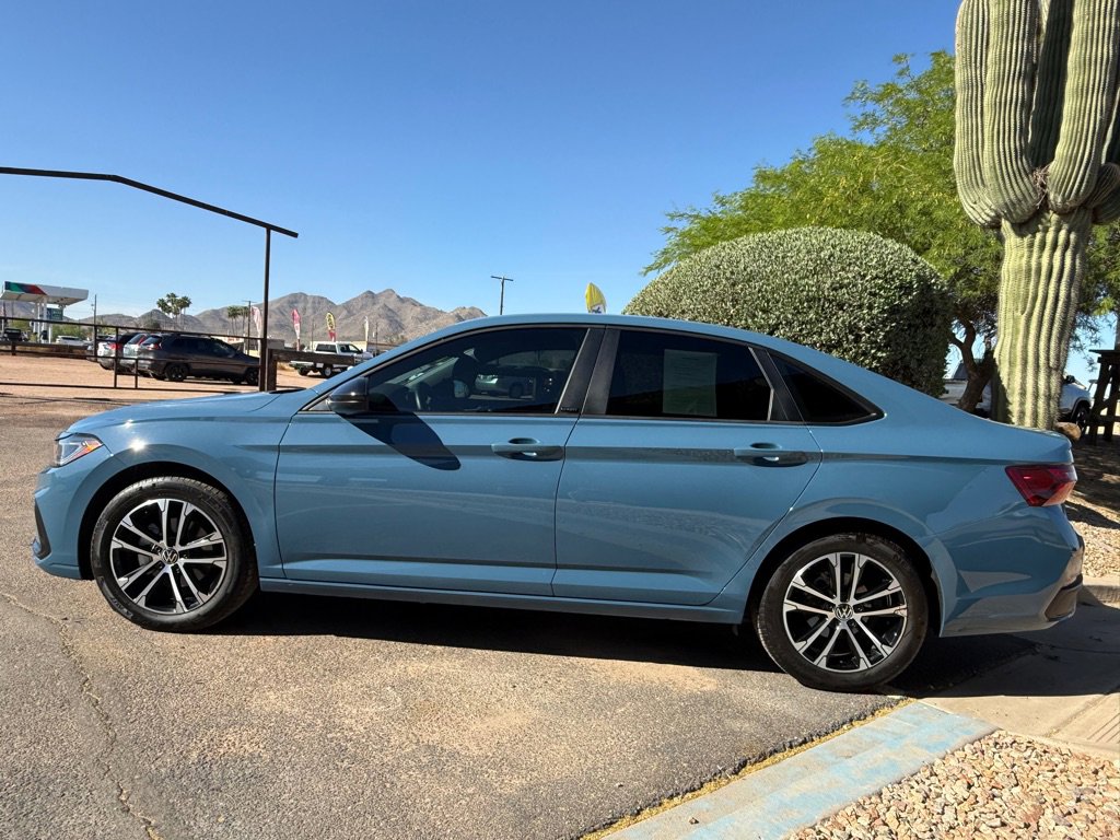 Used 2025 Volkswagen Jetta Sport image 3