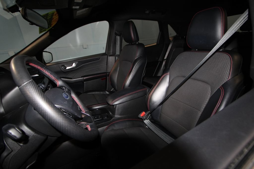 Used 2024 Ford Escape ST-Line w/ Tech Pack #1 FWD image 4
