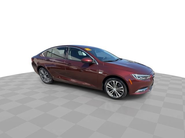 Used 2018 Buick Regal Essence w/ Driver Confidence Package #1 image 2