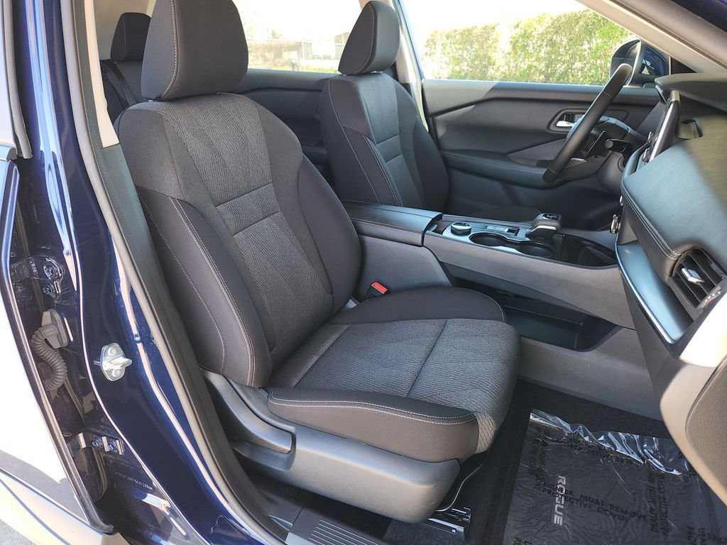 Used 2025 Nissan Rogue SV AWD/4WD image 15