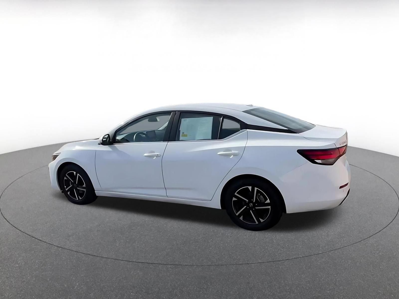 Used 2025 Nissan Sentra SV FWD image 8