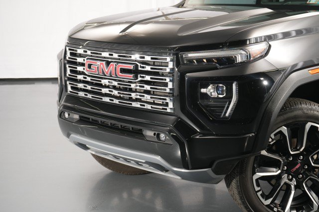 Used 2024 GMC Canyon Denali AWD/4WD image 3