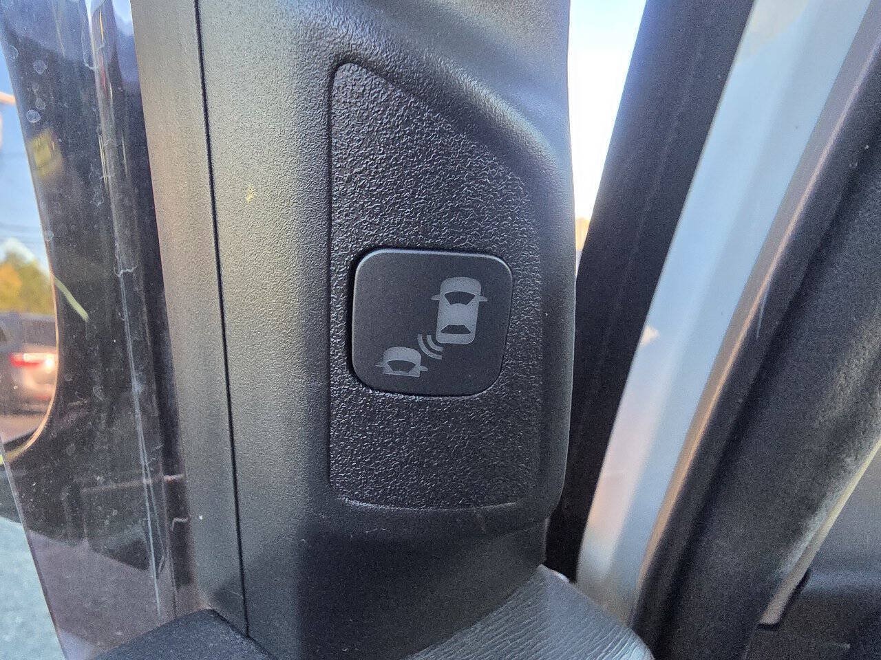 Used 2014 Honda Odyssey Touring Elite image 28