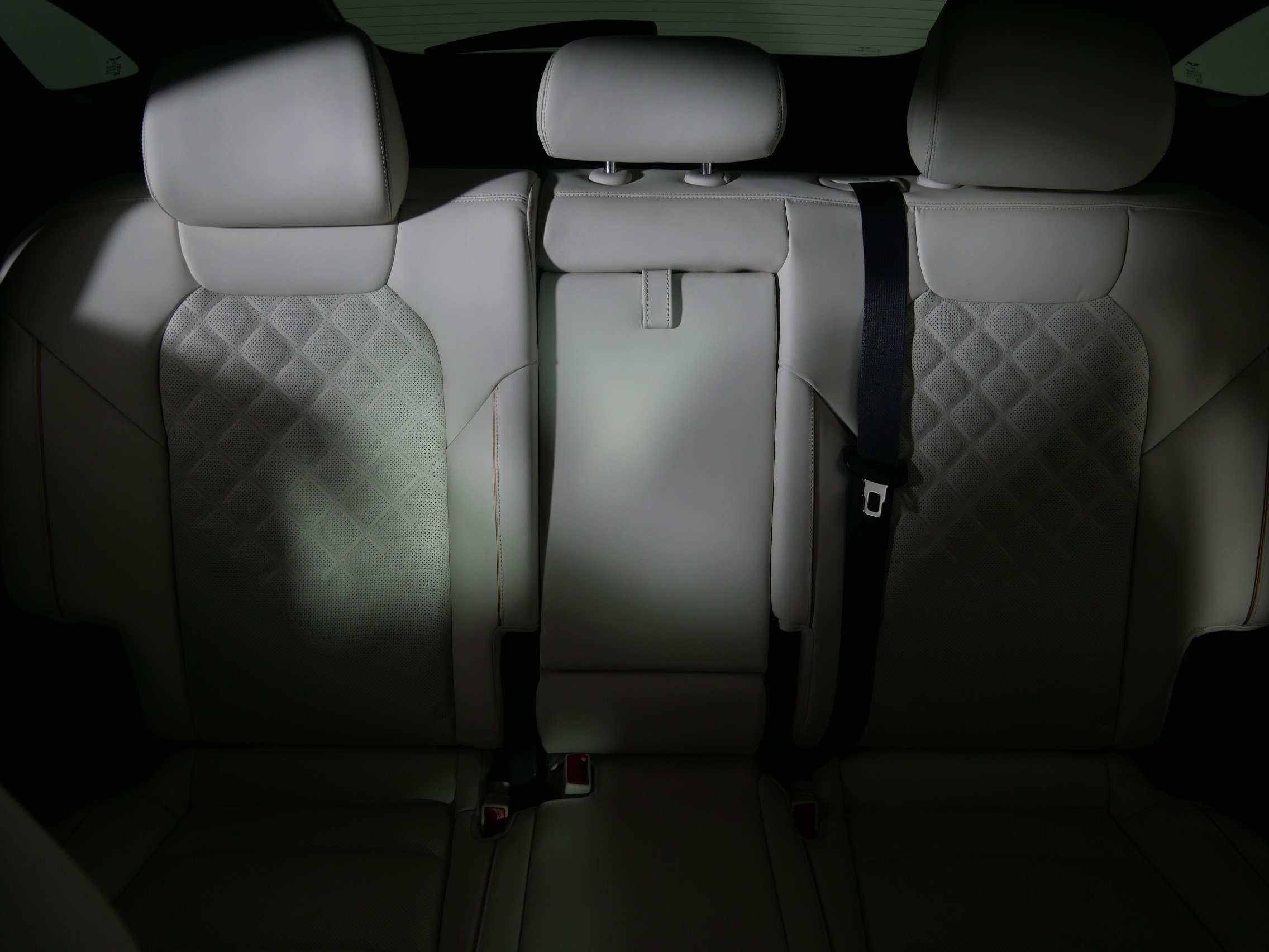 Certified 2025 Genesis Electrified GV70 Advanced w/ Prestige Package image 13