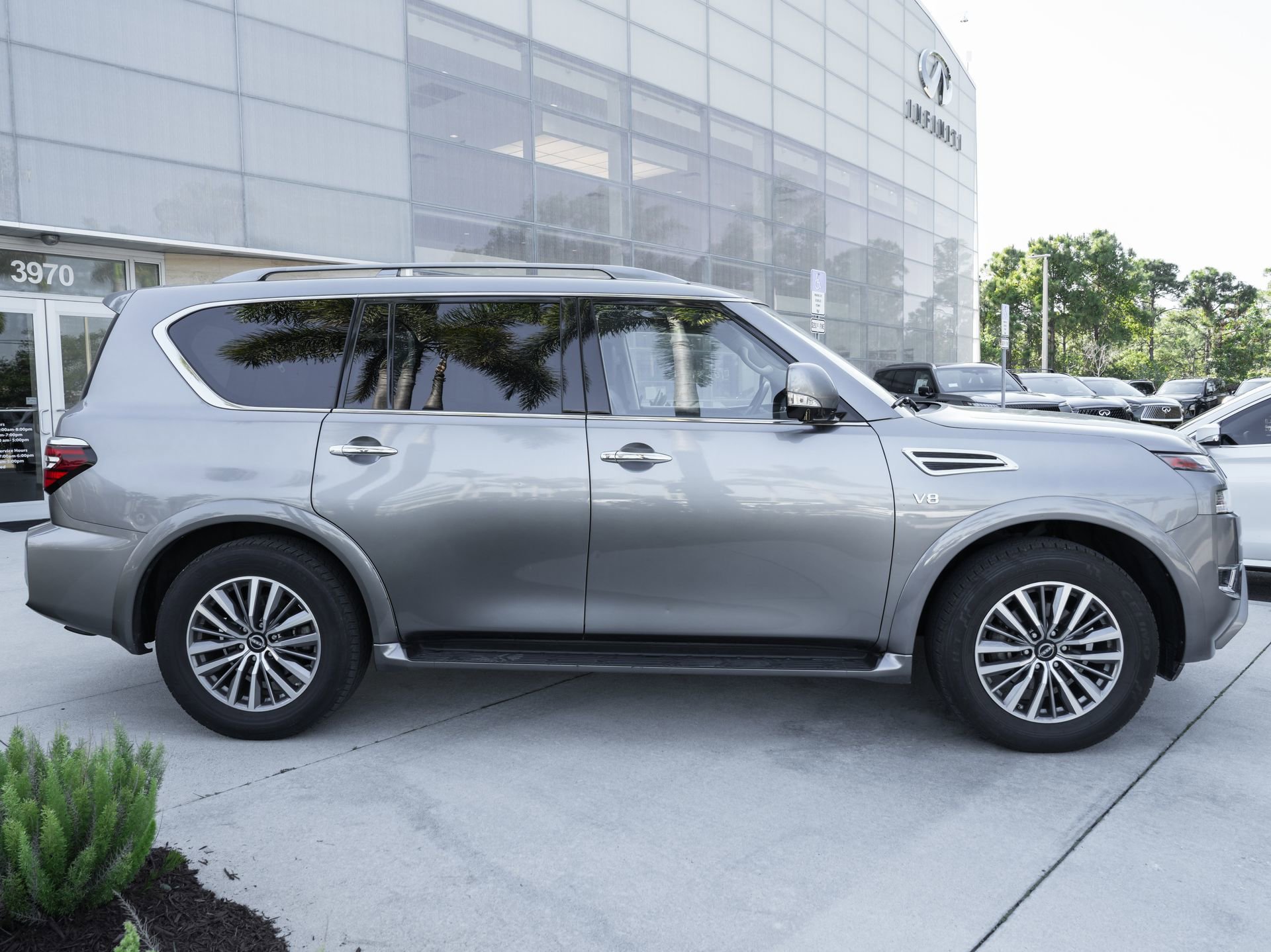 Used 2022 Nissan Armada SL w/ Captain's Chairs Package AWD/4WD image 11