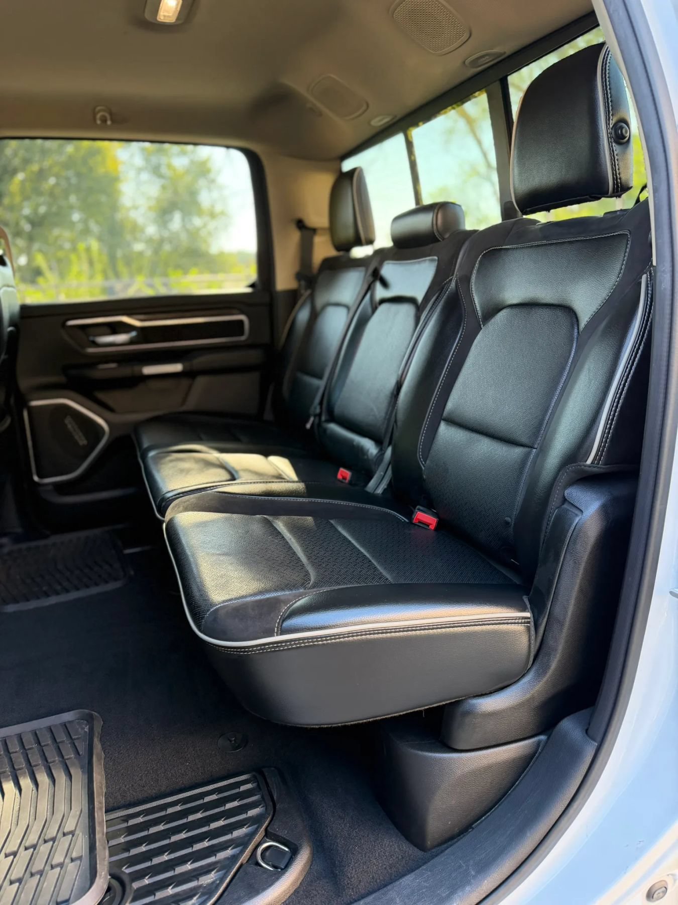 Used 2019 RAM 1500 Laramie AWD/4WD image 13