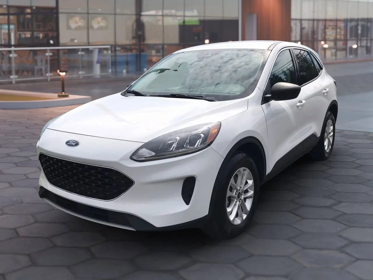 Used 2022 Ford Escape SE image 6