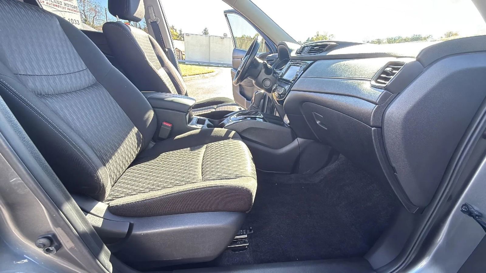 Used 2020 Nissan Rogue SV image 46