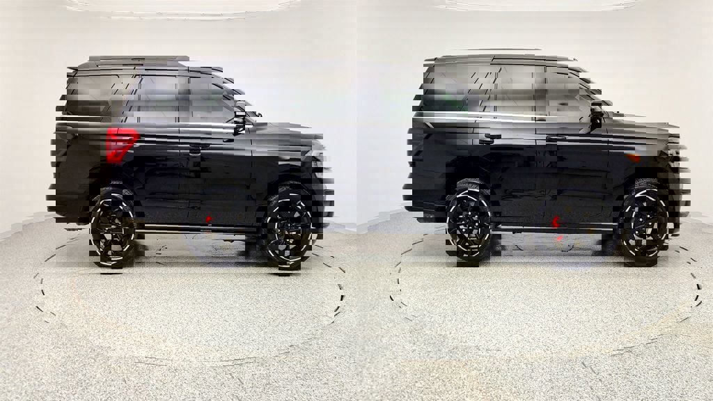 Used 2023 Ford Expedition Limited image 4