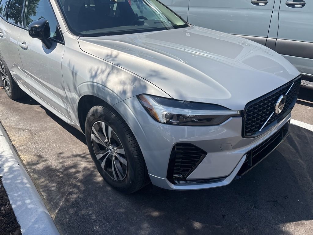 Used 2024 Volvo XC60 B5 Core image 5