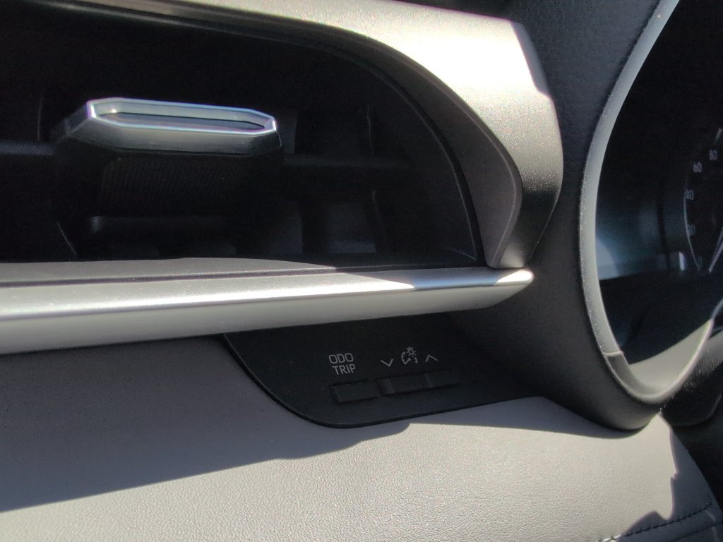 Used 2022 Toyota Highlander XLE FWD image 21