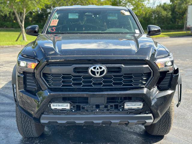 Used 2025 Toyota Tacoma TRD Off-Road AWD/4WD image 3