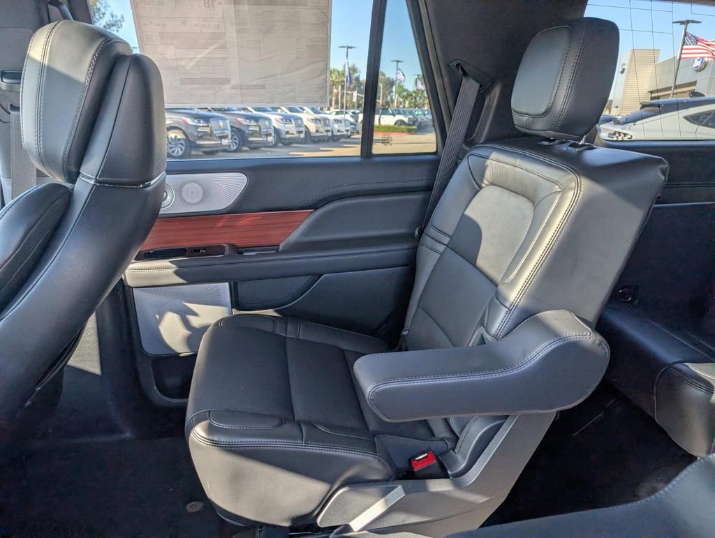 Used 2024 Lincoln Navigator Reserve image 13
