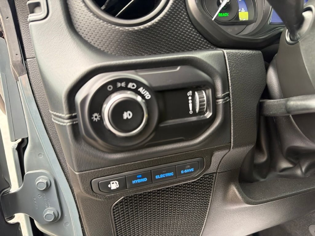 Used 2024 Jeep Wrangler Unlimited Rubicon 4xe AWD/4WD image 18
