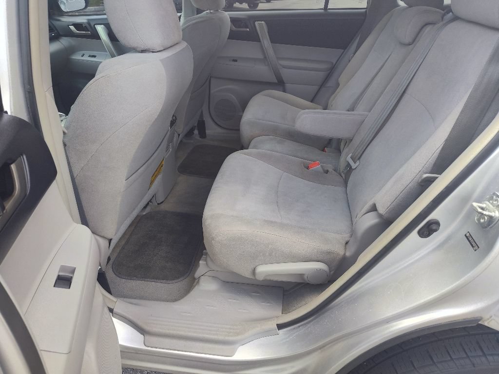 Used 2010 Toyota Highlander Sport w/ Extra Value Pkg 4 FWD image 12