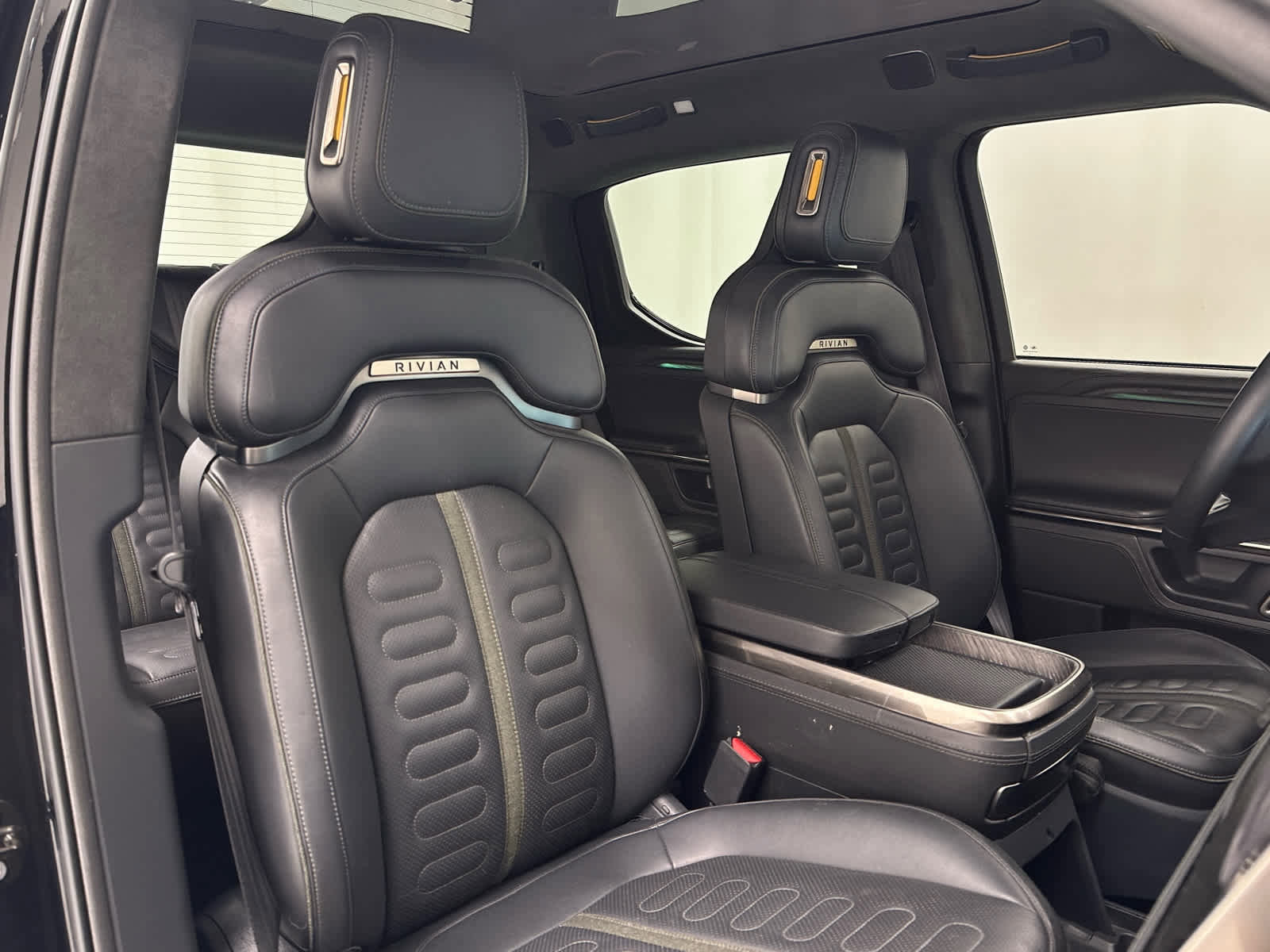 Used 2022 Rivian R1T Adventure image 19