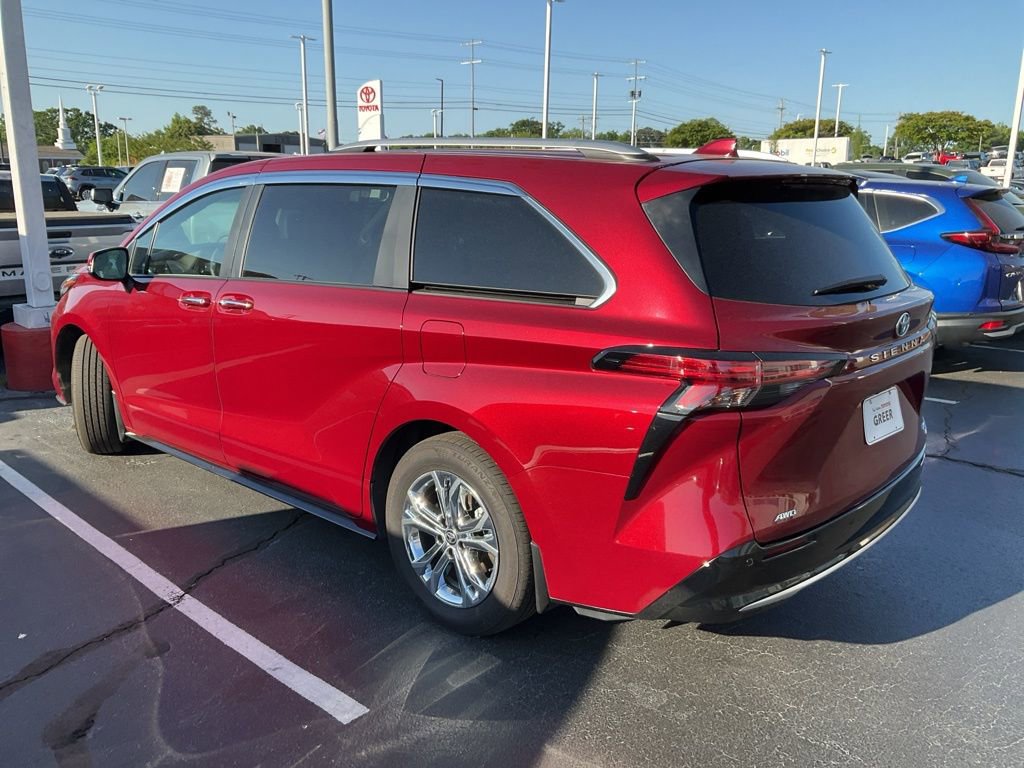 Used 2024 Toyota Sienna Platinum image 8