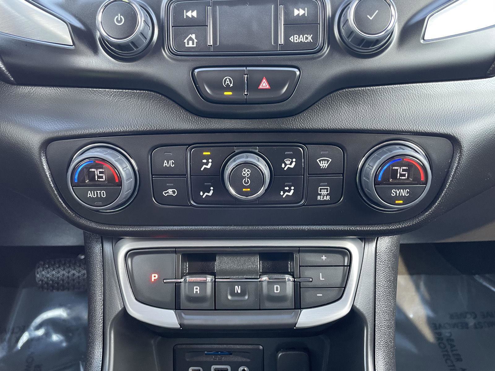 Used 2023 GMC Terrain SLT image 27