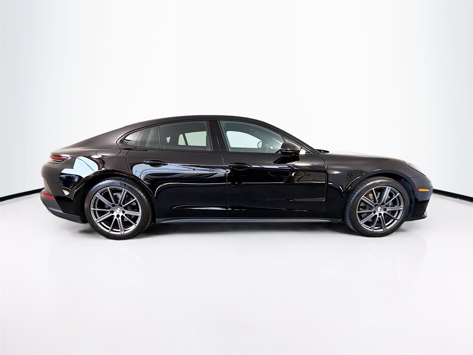 Certified 2025 Porsche Panamera image 8