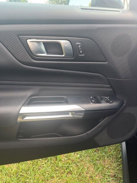 Used 2025 Ford Mustang Premium image 10