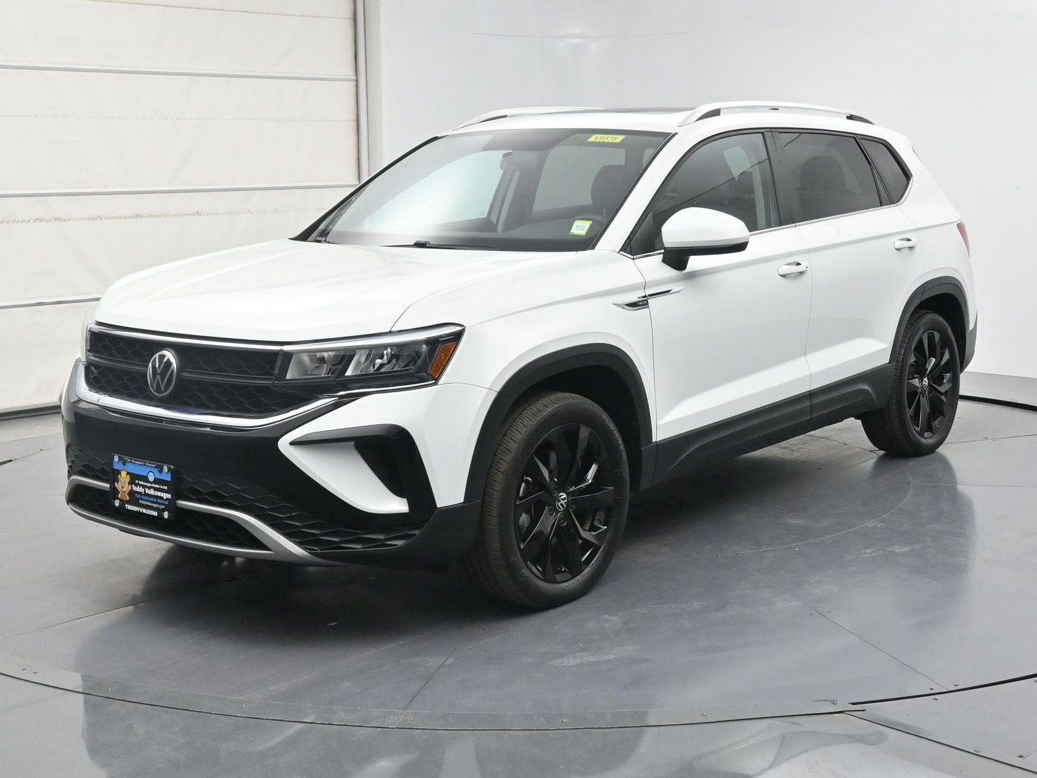 Certified 2022 Volkswagen Taos SE w/ Panoramic Sunroof Package