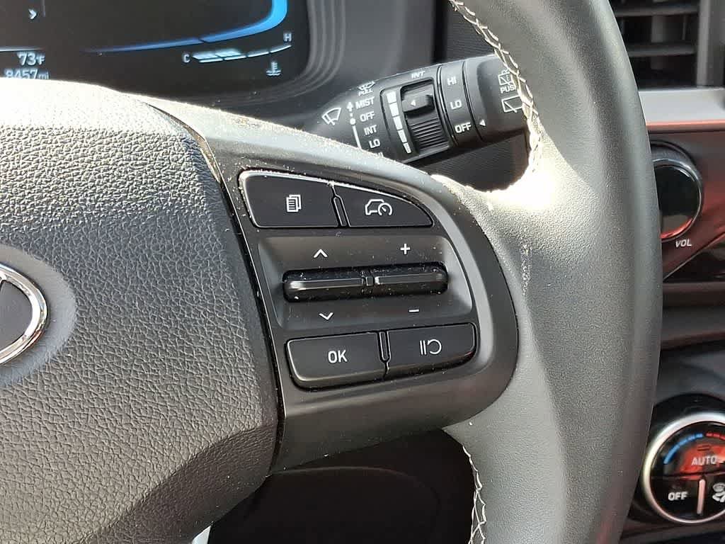 Certified 2025 Hyundai Venue SEL FWD image 21