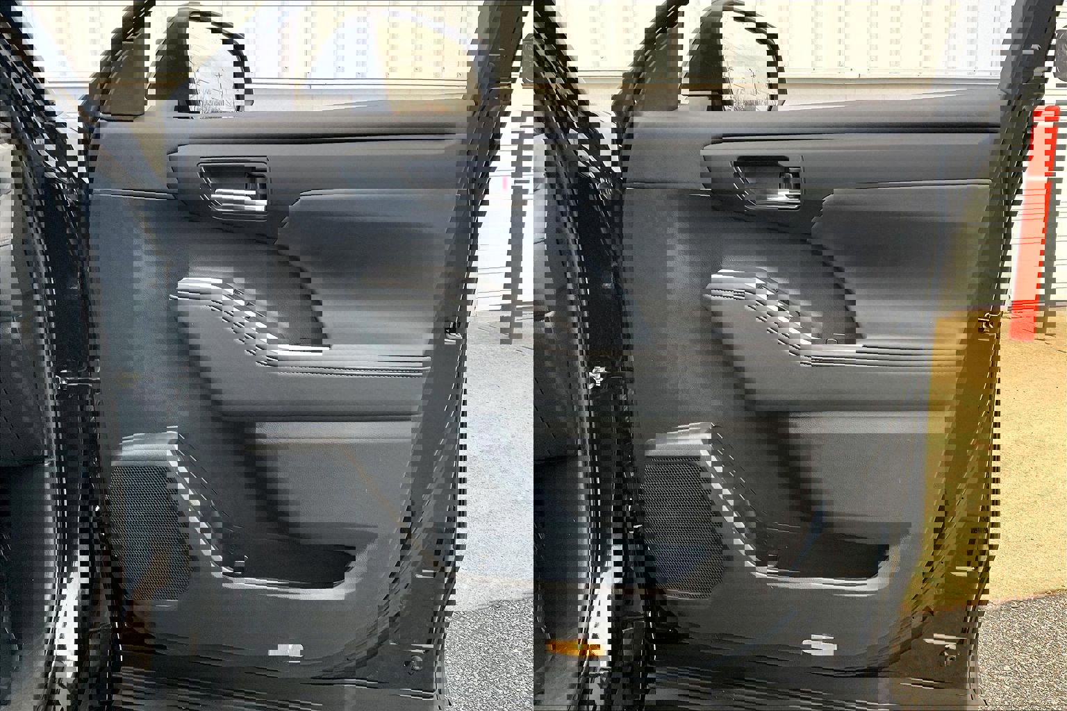 Used 2023 Toyota Highlander XLE image 29