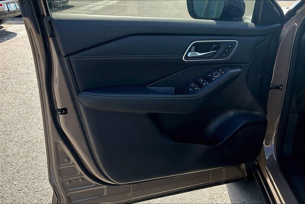 New 2025 Nissan Rogue Platinum w/ Platinum Premium Package image 28