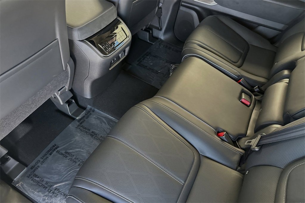 New 2025 INFINITI QX80 Sensory image 9