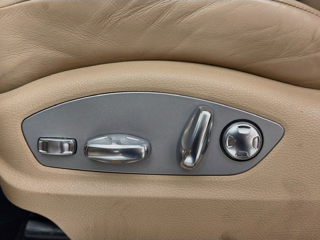 Certified 2023 Porsche Macan S AWD/4WD image 22