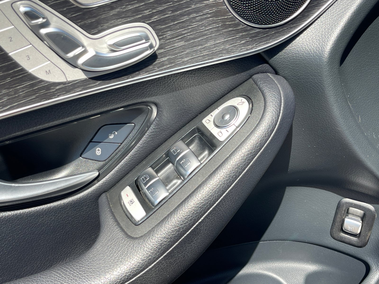 Used 2022 Mercedes-Benz GLC 300 w/ Premium Package Lite image 16