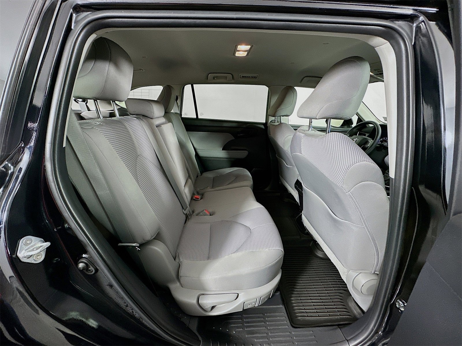 Certified 2023 Toyota Highlander L image 26