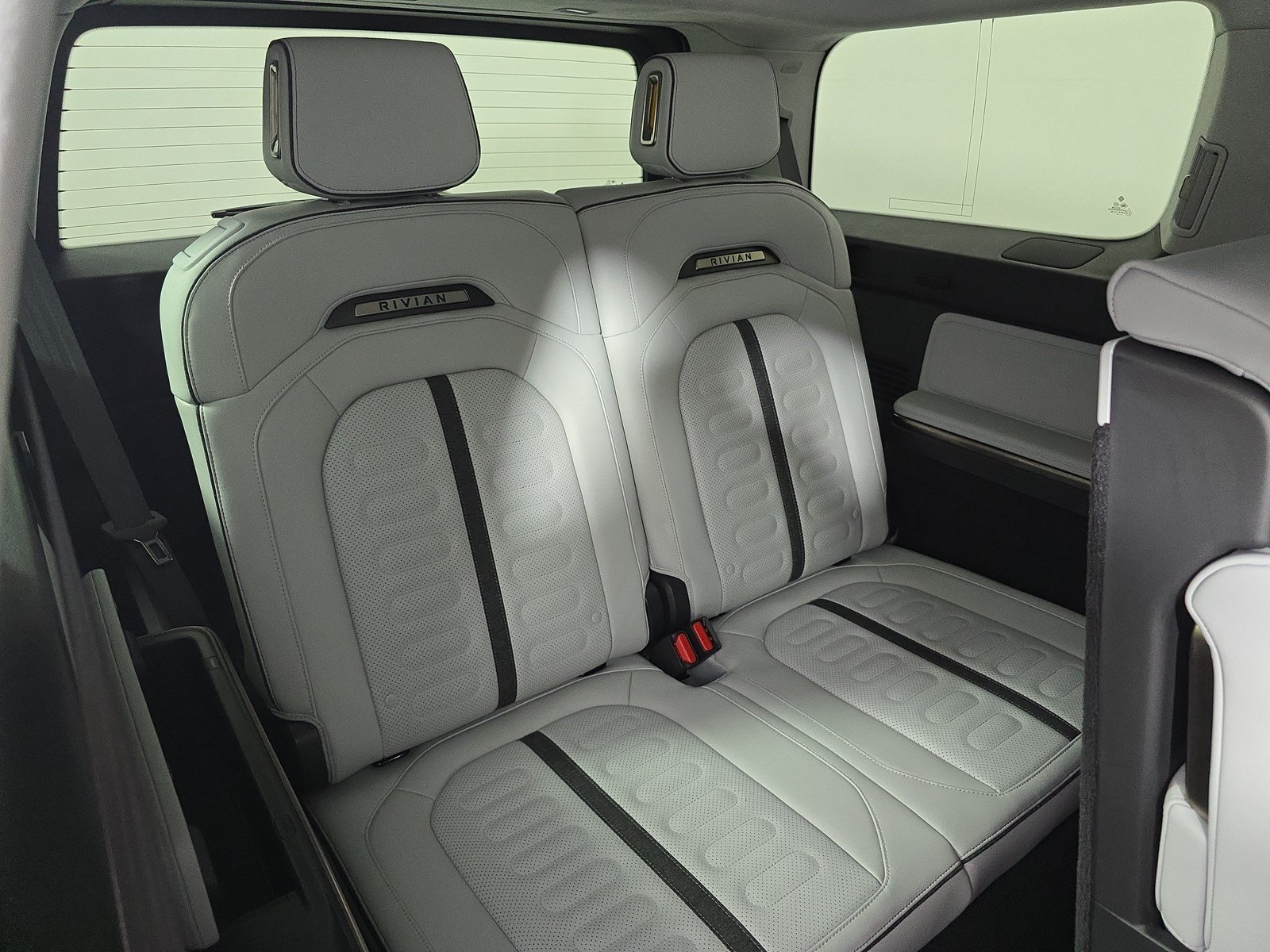 Used 2024 Rivian R1S Adventure AWD/4WD image 25