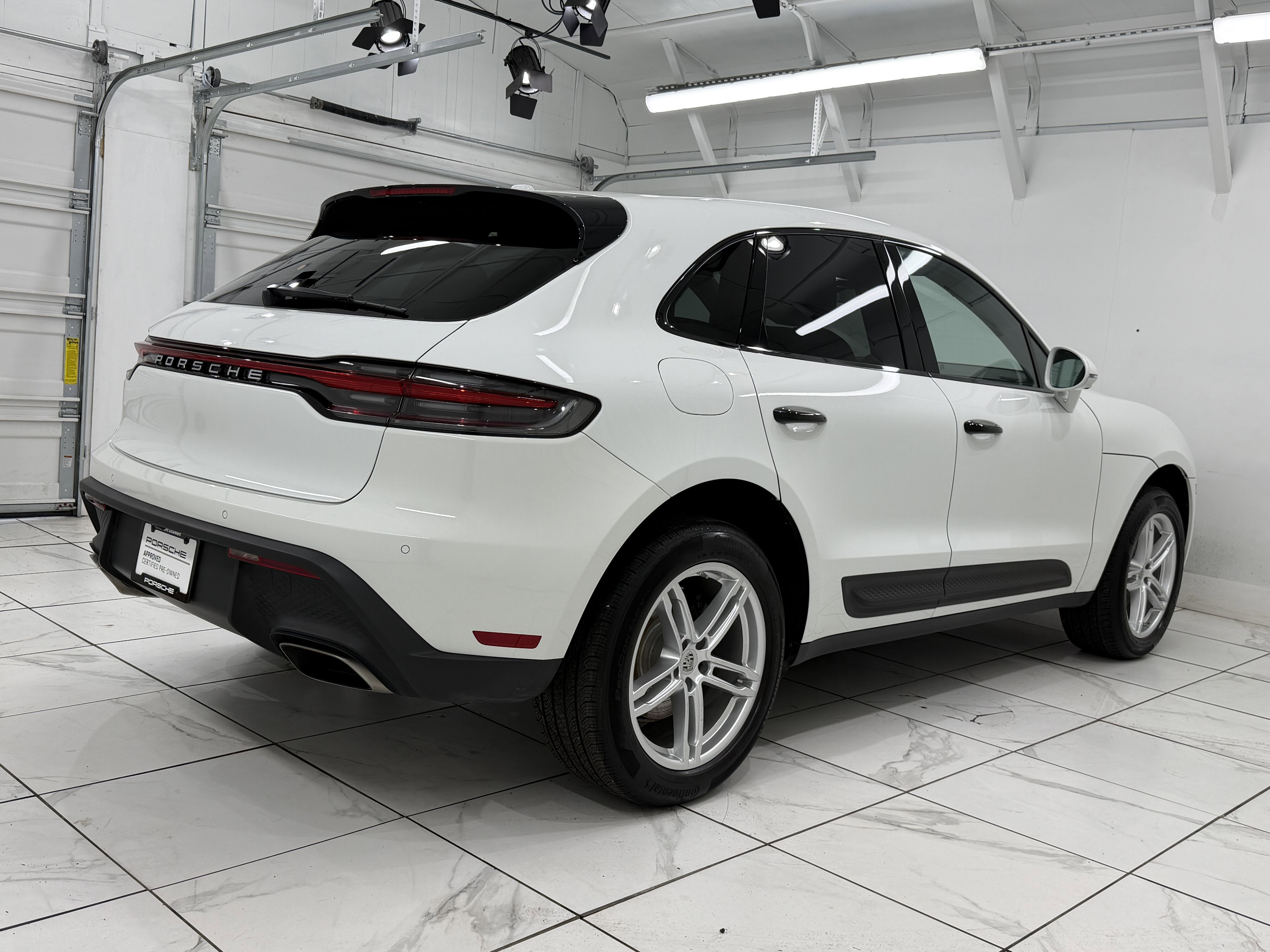 Certified 2023 Porsche Macan image 11