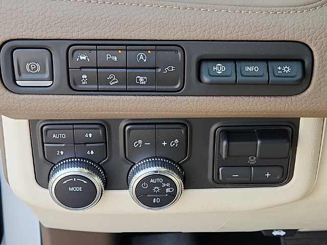 Used 2022 GMC Yukon Denali w/ Denali Premium Package AWD/4WD image 25