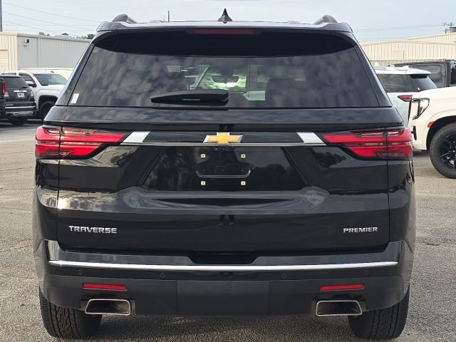 Used 2022 Chevrolet Traverse Premier FWD image 4
