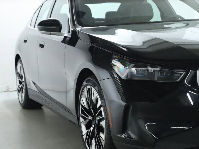 Certified 2025 BMW 530i xDrive w/ Premium Package image 8