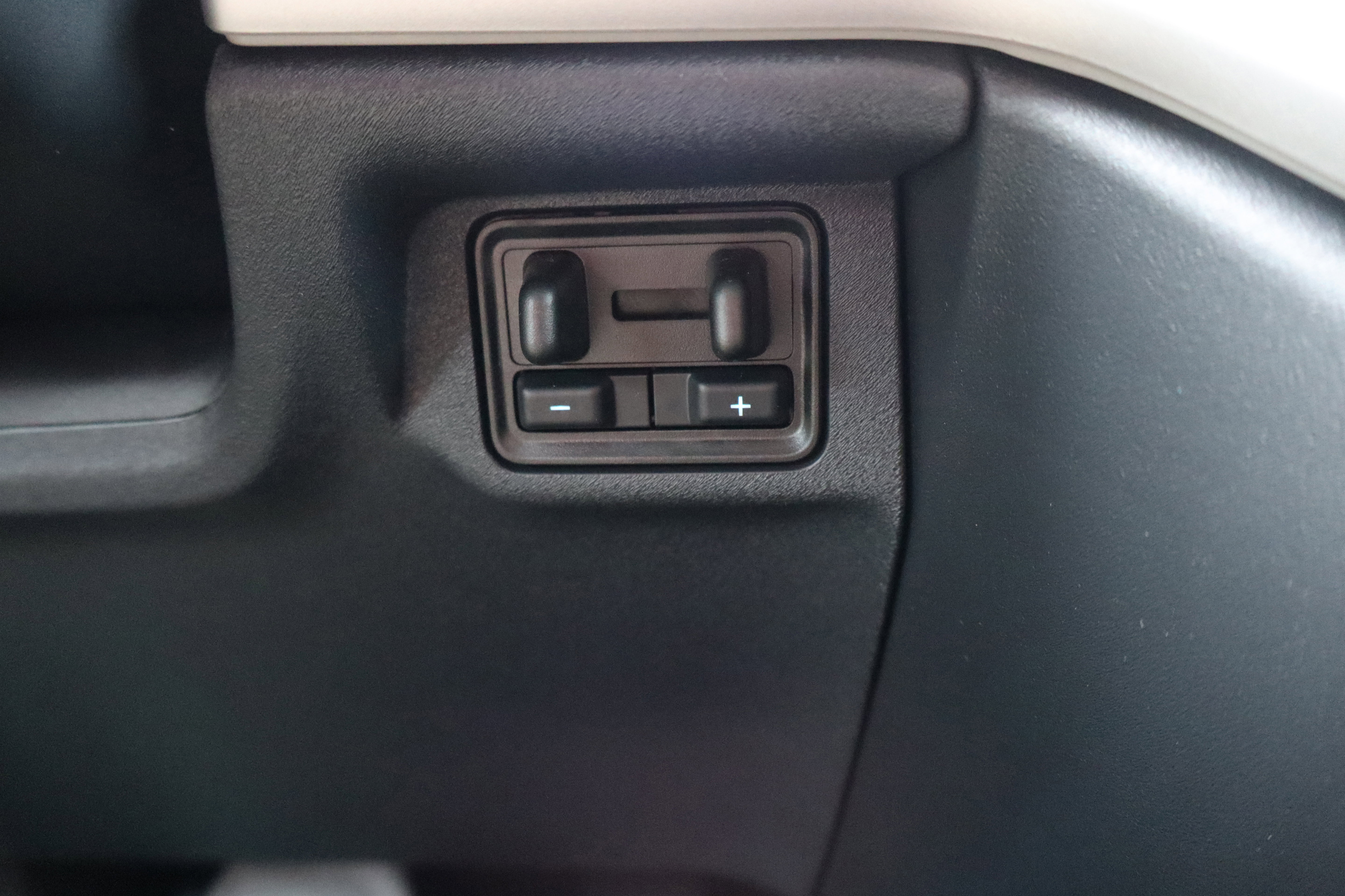 New 2025 Ford Expedition Active image 27
