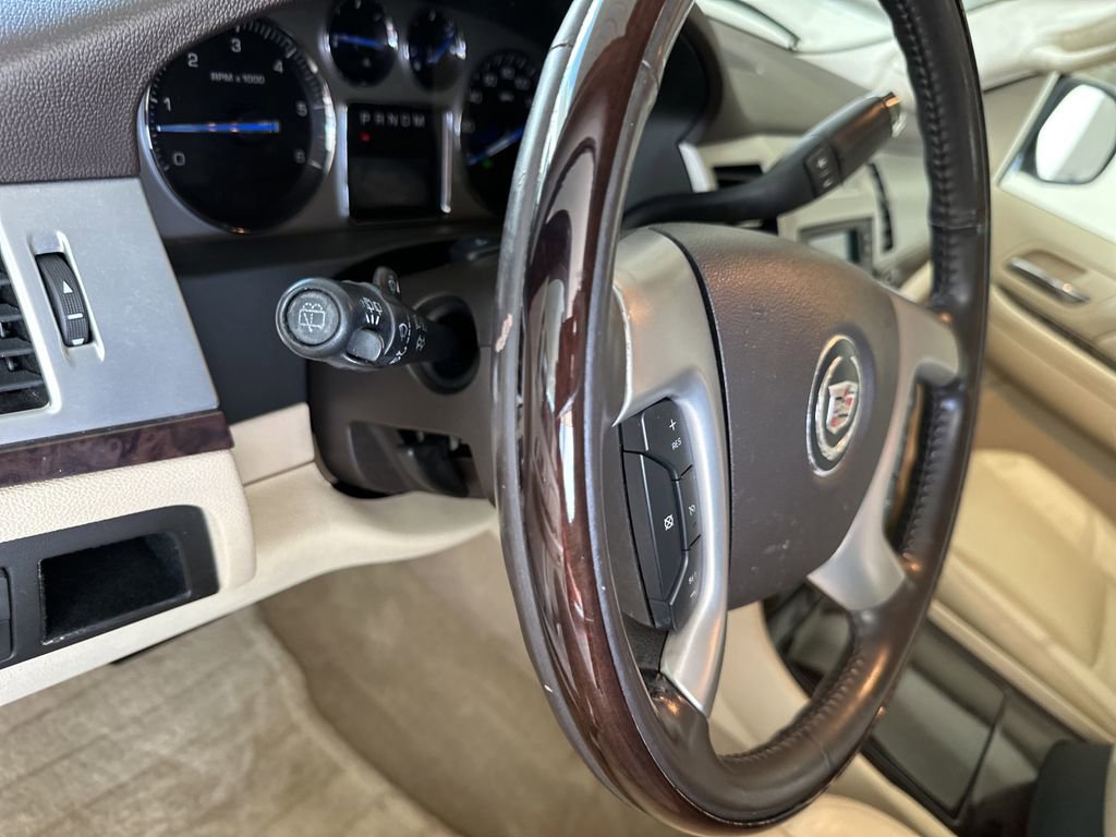 Used 2008 Cadillac Escalade ESV AWD image 16