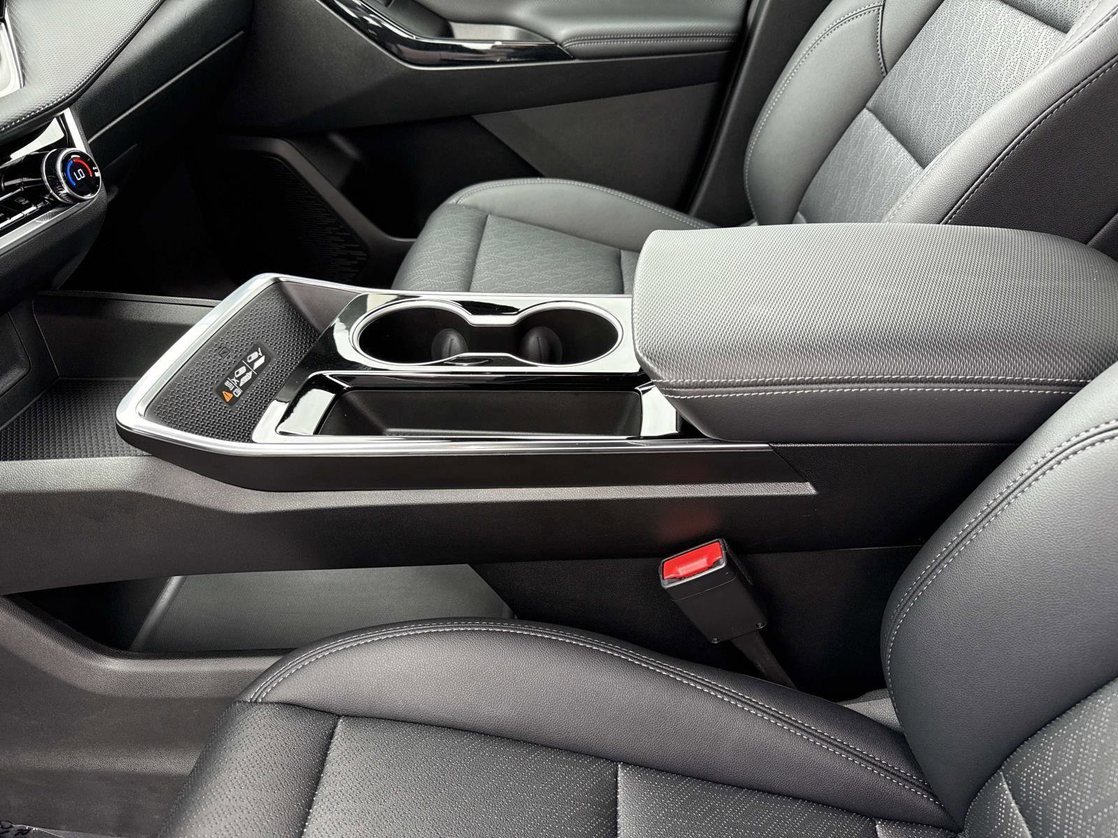 Used 2025 Chevrolet Equinox LT w/ Convenience Package II image 14