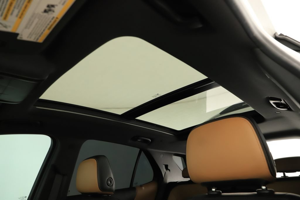 Used 2020 Chevrolet Equinox Premier FWD image 24