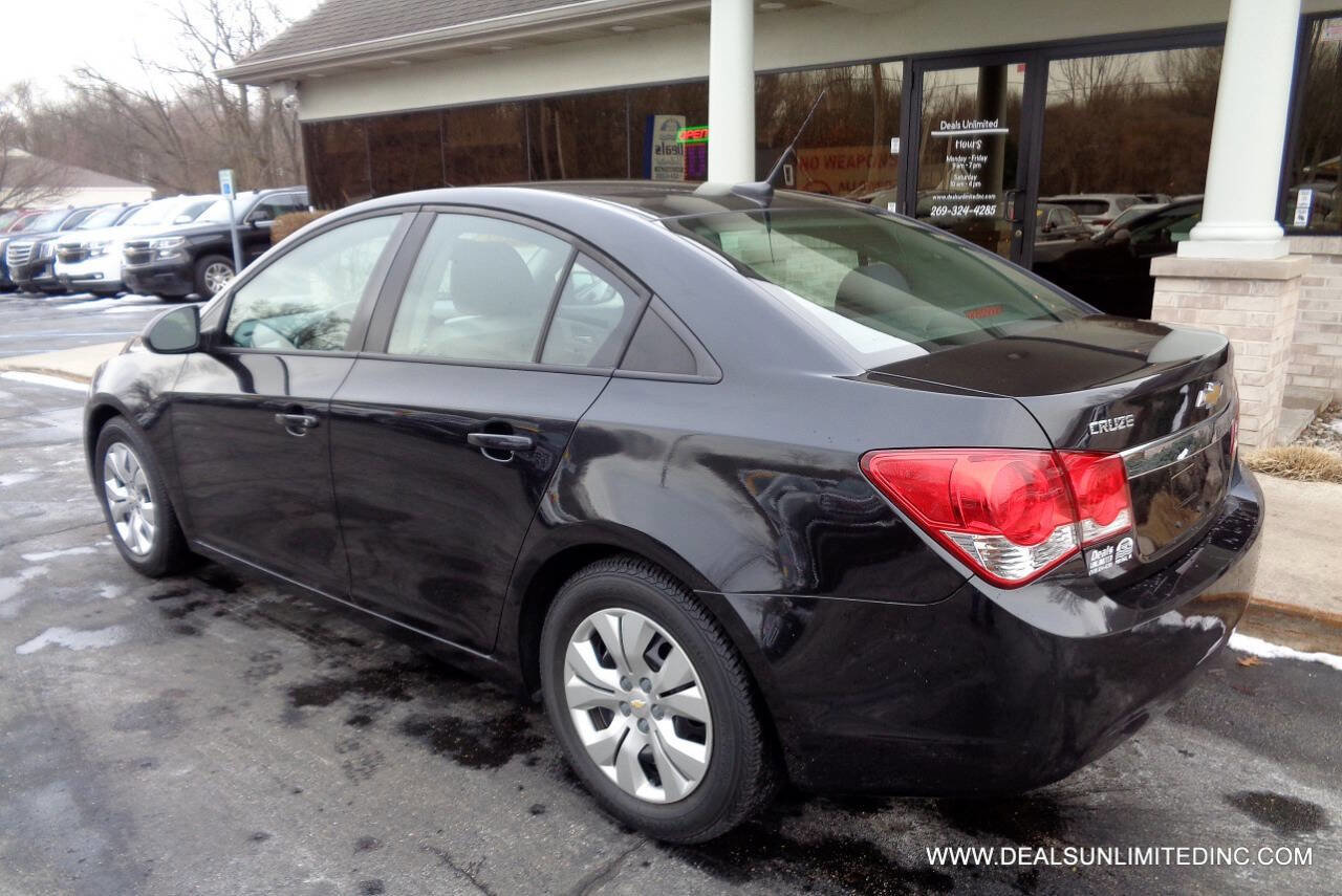 Used 2014 Chevrolet Cruze LS image 4