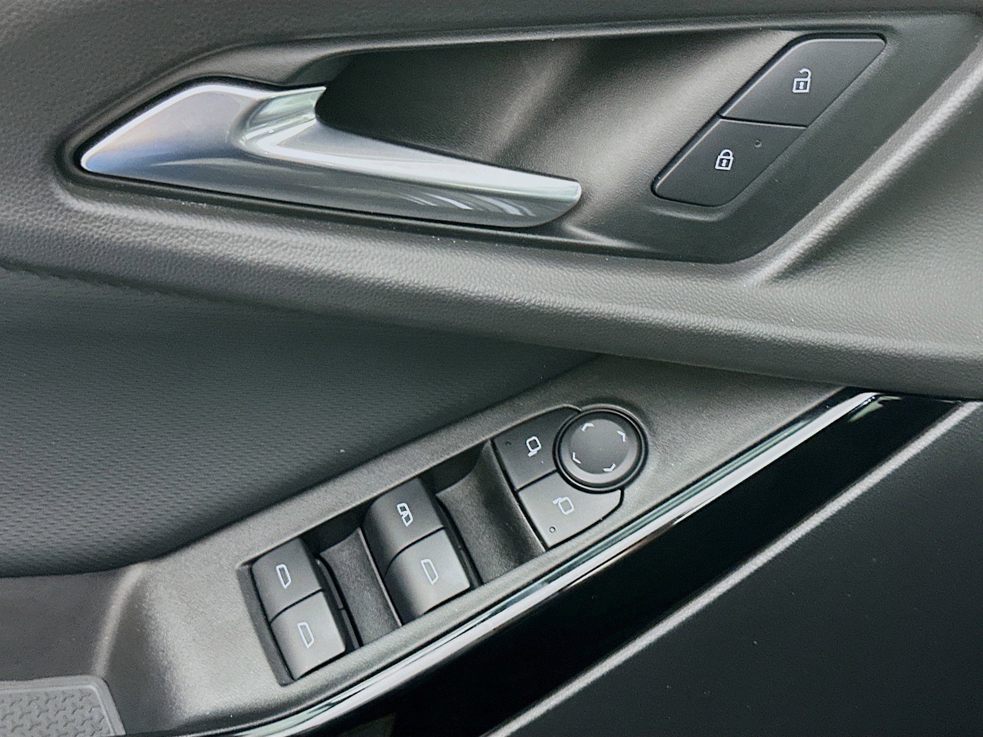 Used 2025 Chevrolet Equinox LT image 15