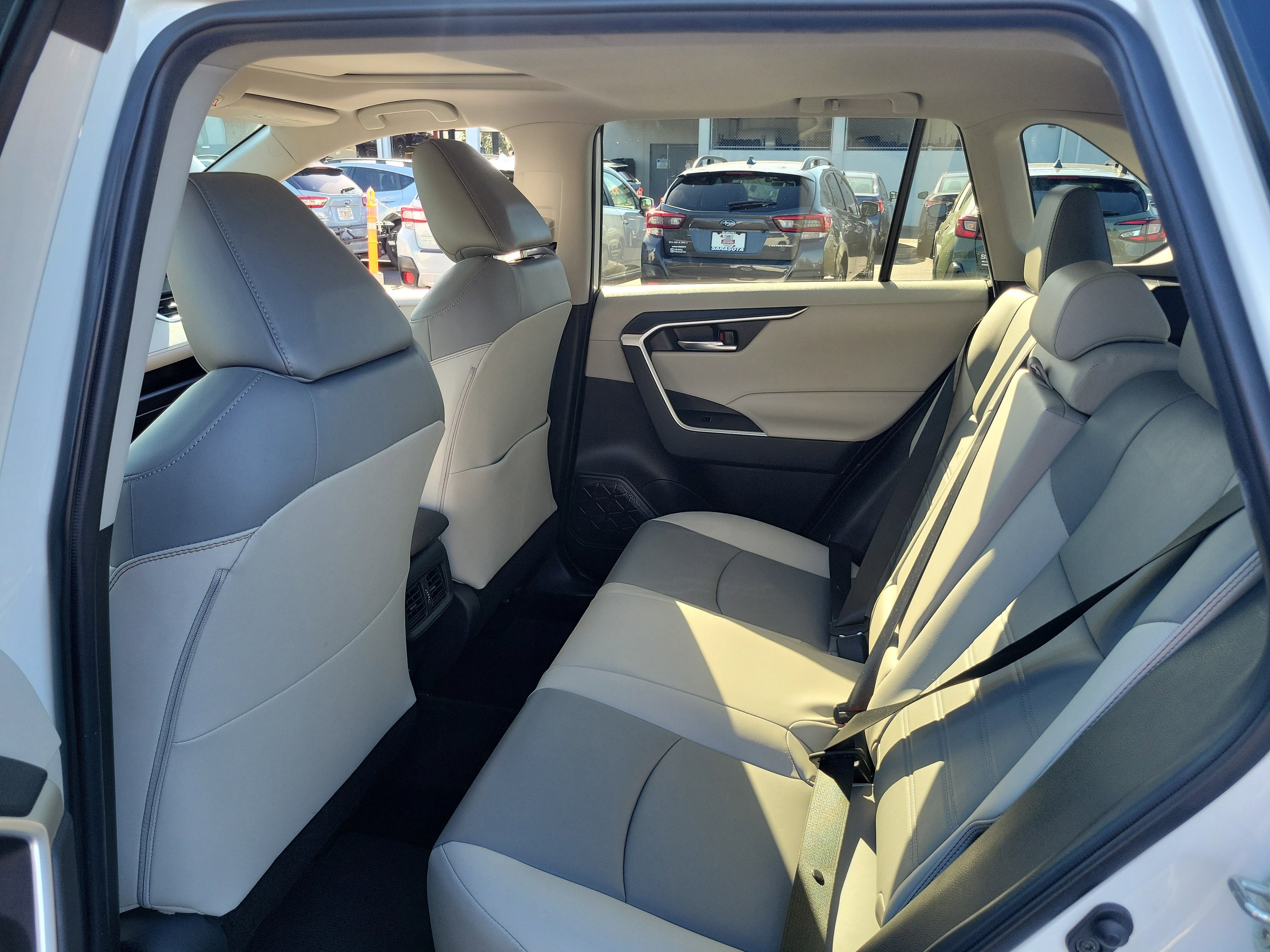 Used 2022 Toyota RAV4 XLE Premium image 13