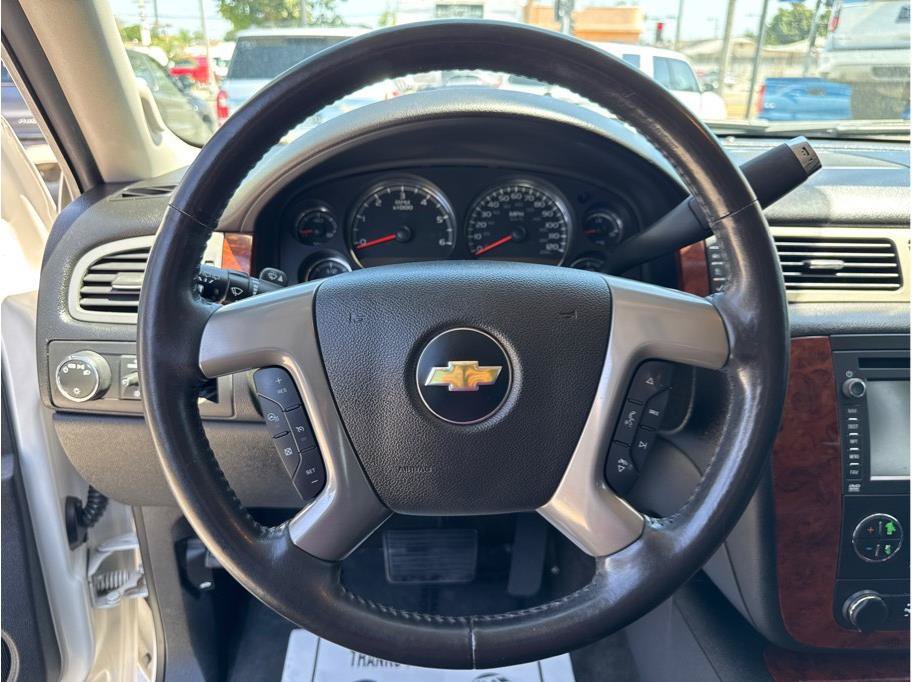 Used 2013 Chevrolet Suburban LTZ RWD image 31