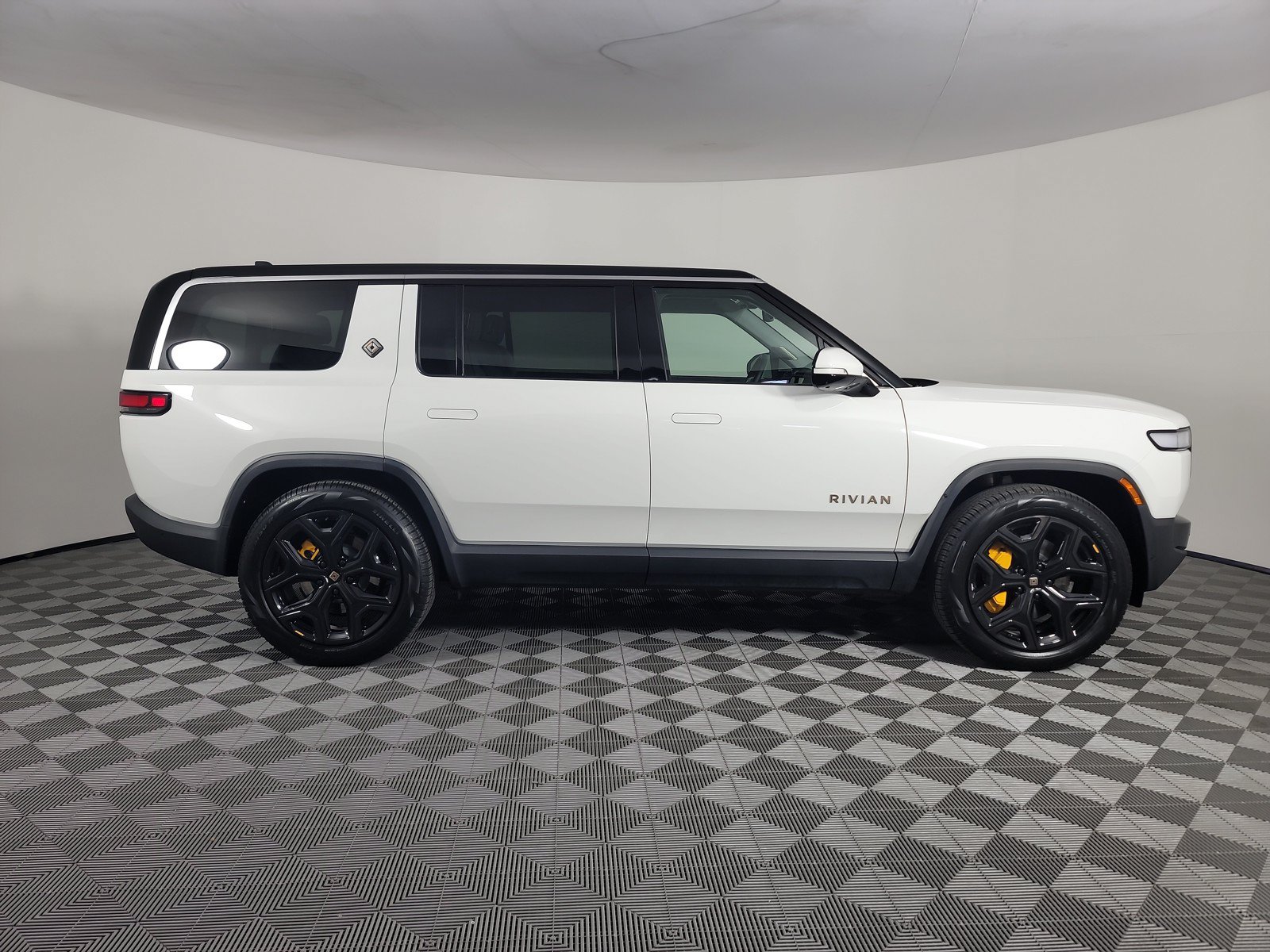 Used 2024 Rivian R1S Adventure AWD/4WD image 6