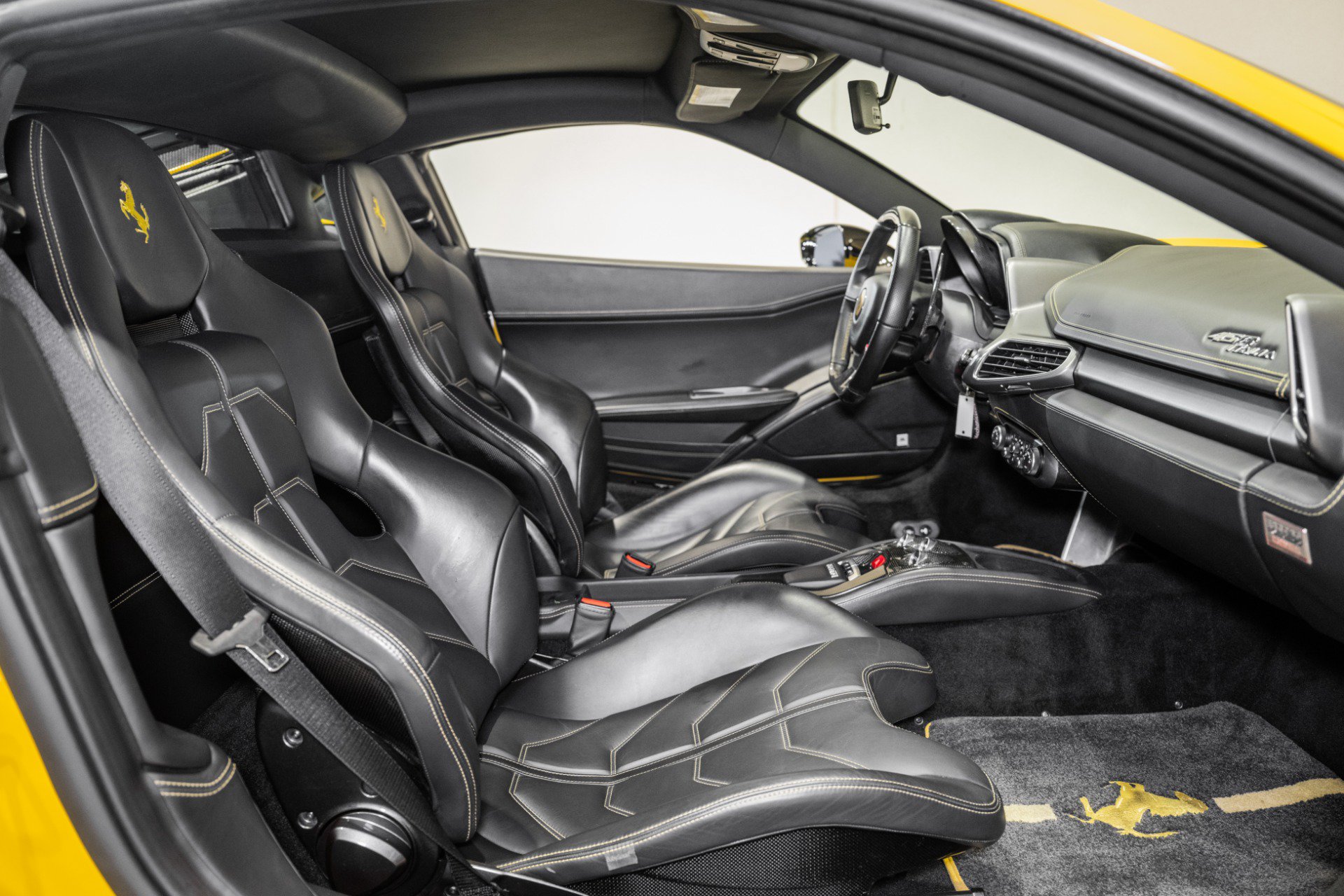 Used 2011 Ferrari 458 Italia Coupe RWD image 21