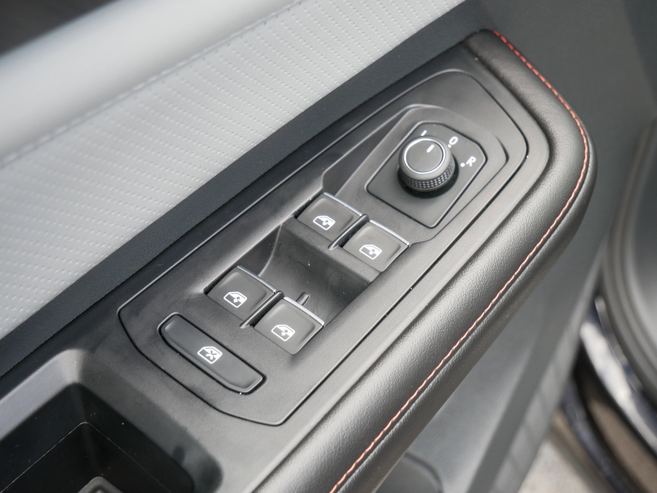 Certified 2025 Volkswagen Atlas Peak Edition SE image 22