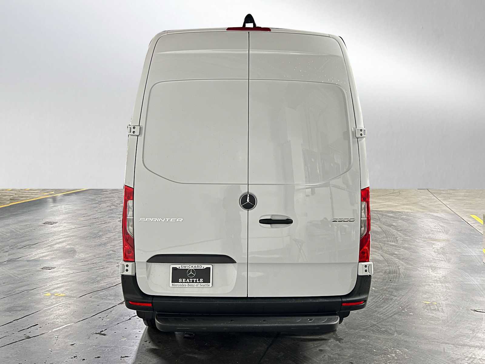 Used 2025 Mercedes-Benz Sprinter 2500 image 4